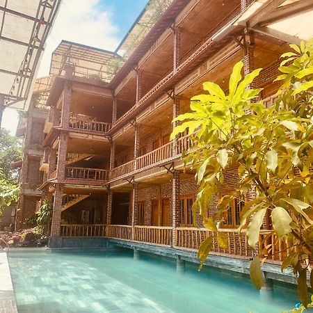 Ho Nui Dinh Hotel Нин Бин Екстериор снимка