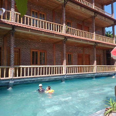 Ho Nui Dinh Hotel Нин Бин Екстериор снимка