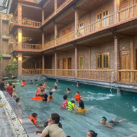 Ho Nui Dinh Hotel Нин Бин Екстериор снимка