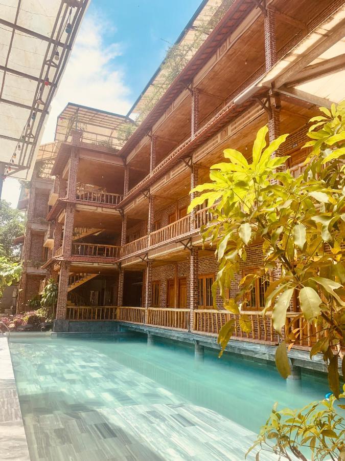Ho Nui Dinh Hotel Нин Бин Екстериор снимка