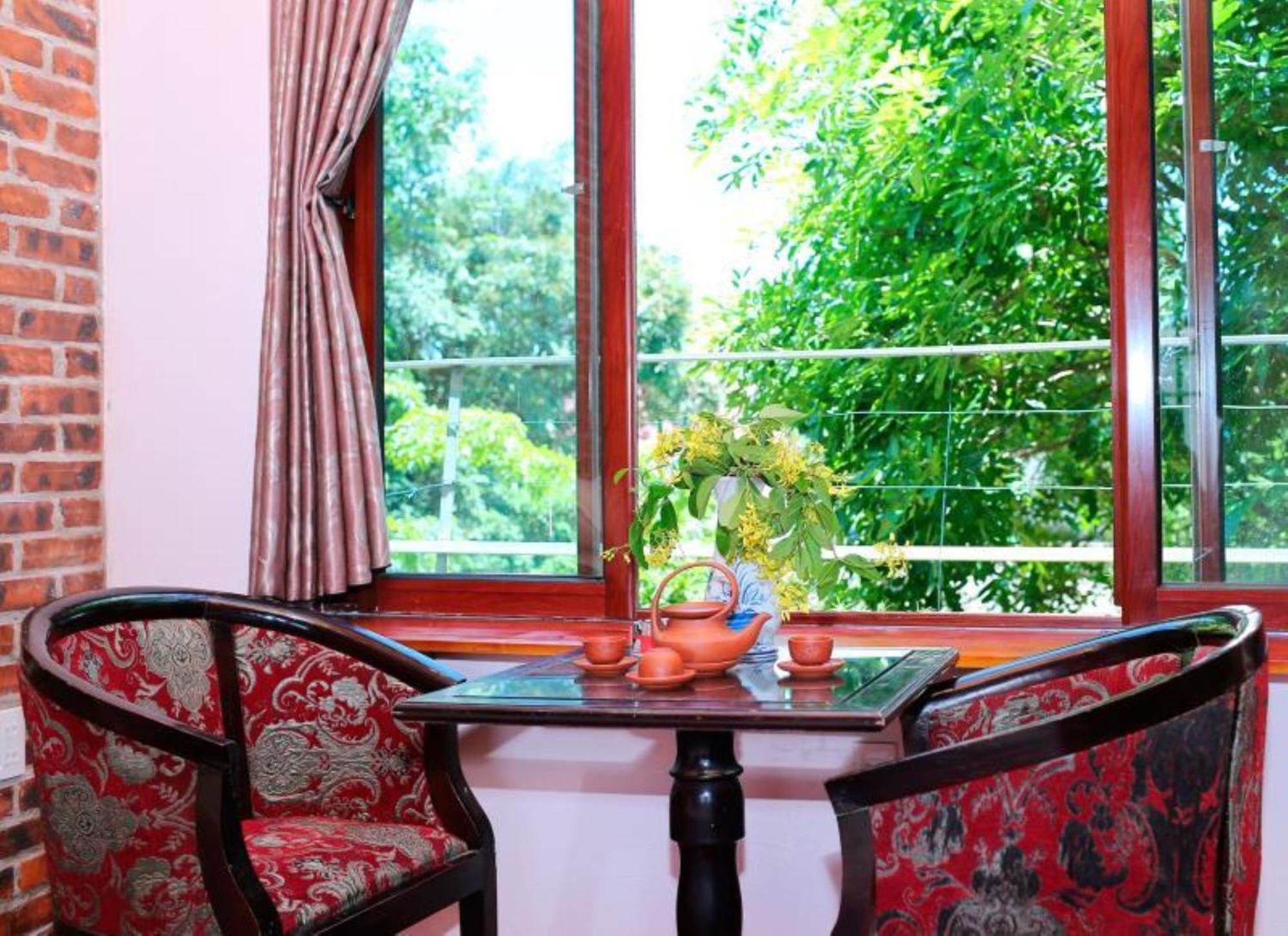 Ho Nui Dinh Hotel Нин Бин Екстериор снимка