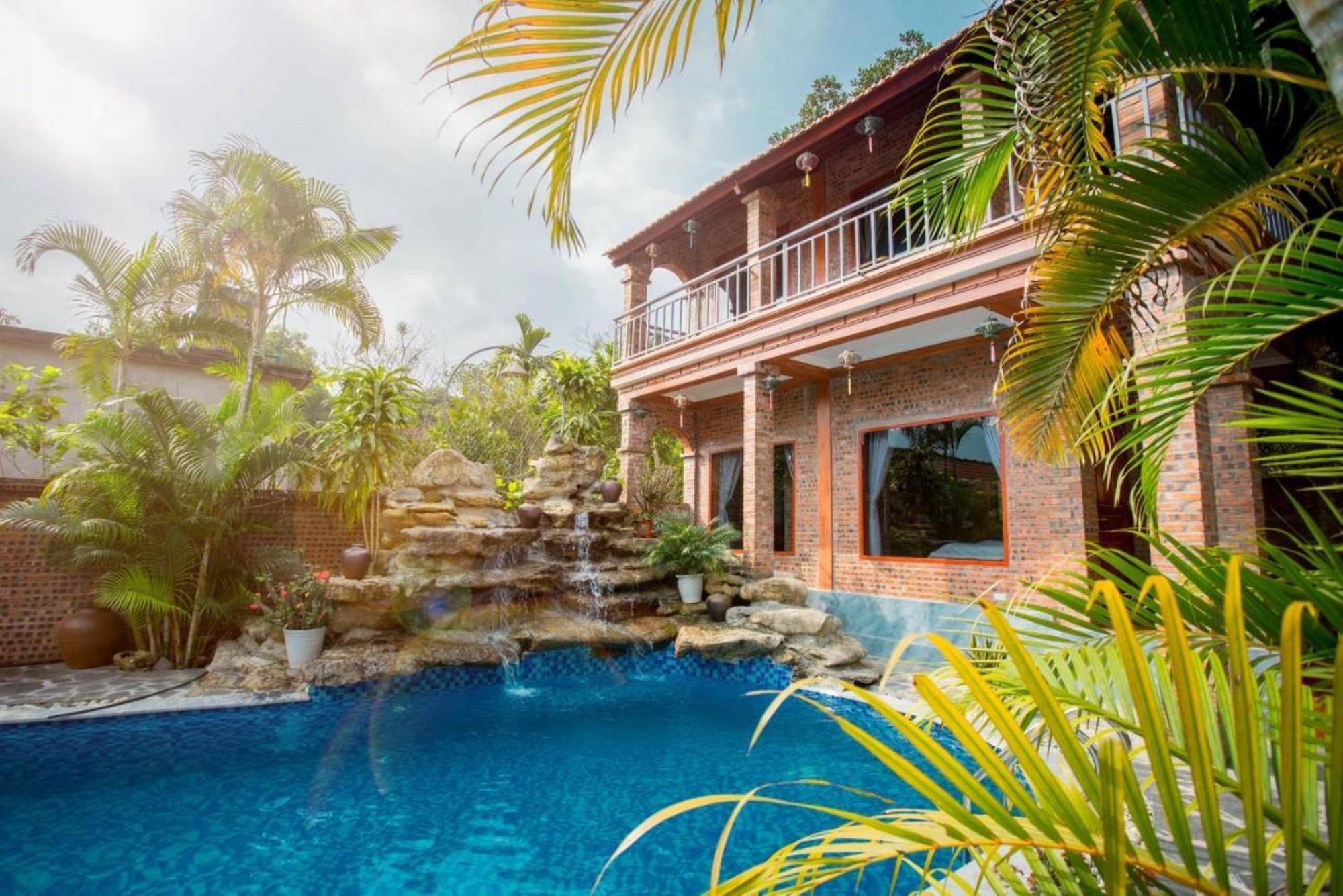 Ho Nui Dinh Hotel Нин Бин Екстериор снимка