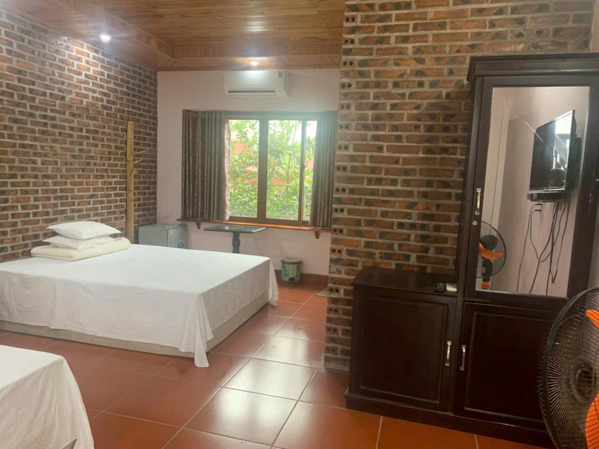 Ho Nui Dinh Hotel Нин Бин Екстериор снимка