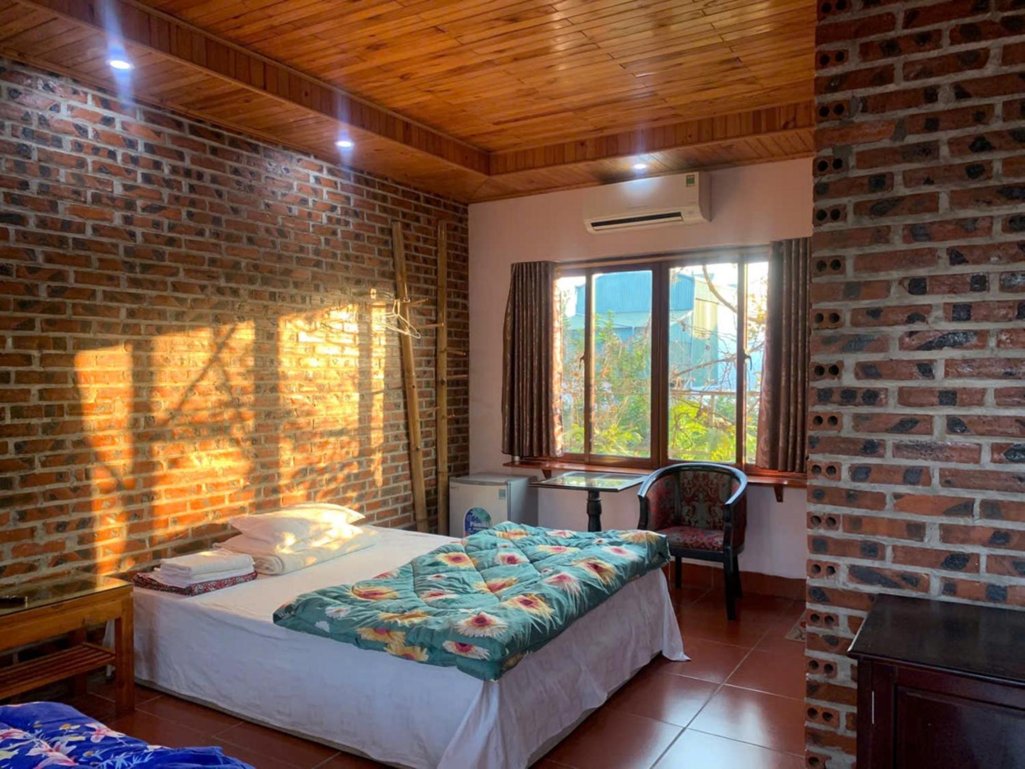 Ho Nui Dinh Hotel Нин Бин Екстериор снимка