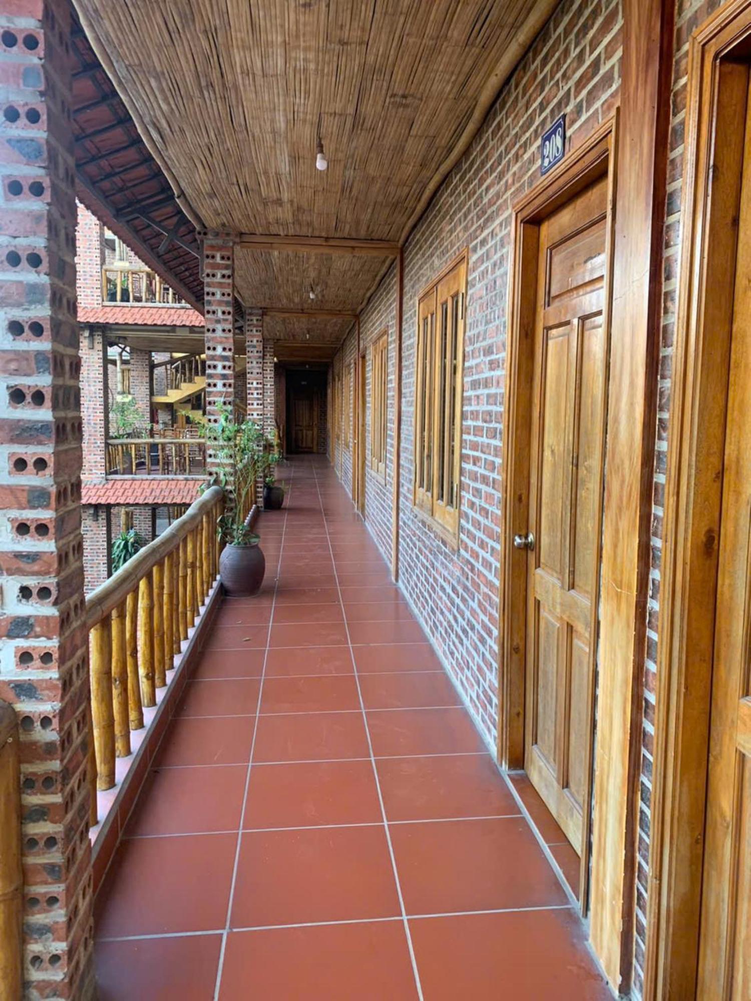 Ho Nui Dinh Hotel Нин Бин Екстериор снимка